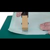 Coupe-échantillon - Outil pratique pour la création d’échantillons de sceau.
Un cutter à double lame pour découper facilement un échantillon de 15 mm de large afin d'effectuer un test de pelage.